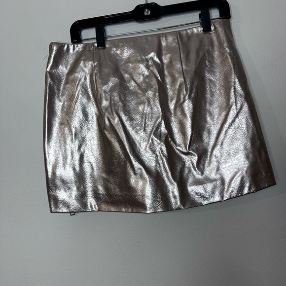 Elegant Metallic Mini Skirt - Picture 3 of 4